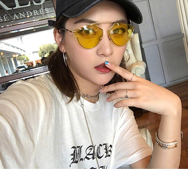 Γυναικεία γυαλιά σε ανοιχτά χρώματα