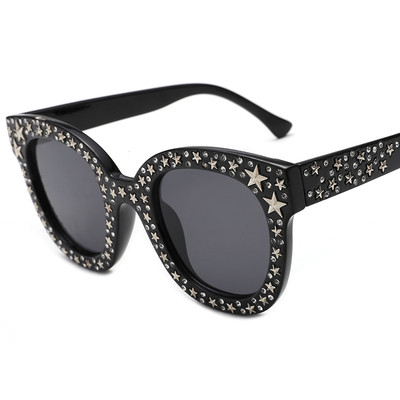 Γυναικεία γυαλιά σε διάφορα χρώματα με διακοσμητικά στοιχεία