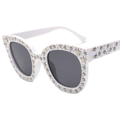 Γυναικεία γυαλιά σε διάφορα χρώματα με διακοσμητικά στοιχεία