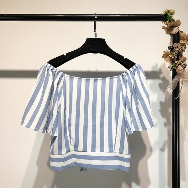 Bluză de damă în dungi scurte cu panglică