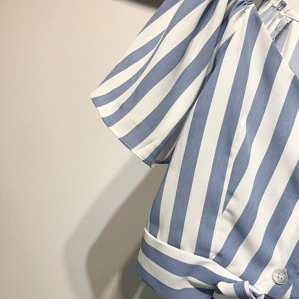 Bluză de damă în dungi scurte cu panglică