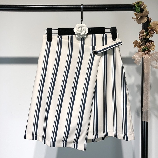 Fusta de dama eleganta cu talie inalta in dungi