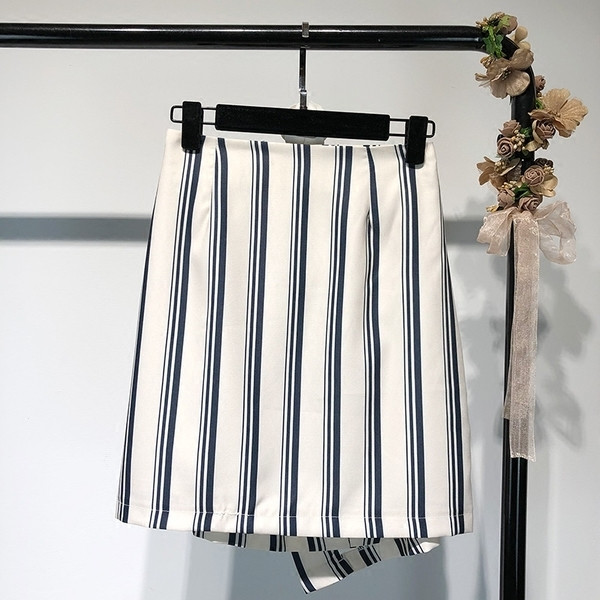 Fusta de dama eleganta cu talie inalta in dungi