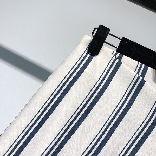 Fusta de dama eleganta cu talie inalta in dungi