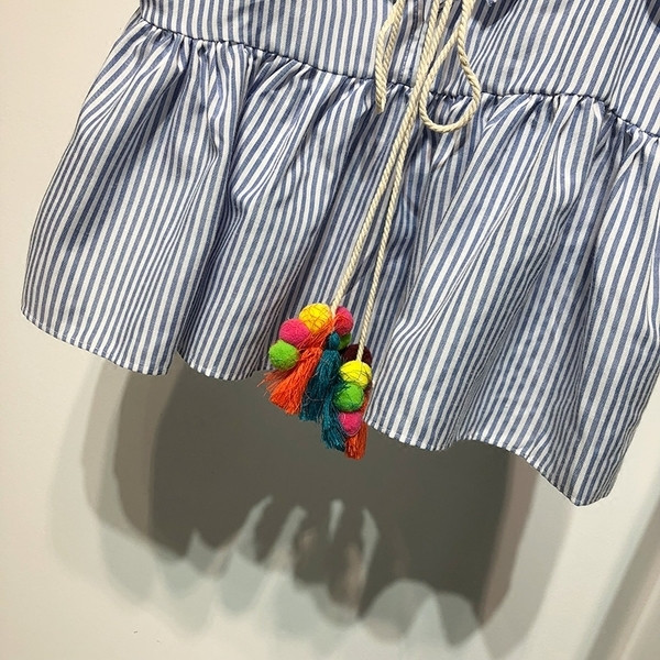 Maieu de damă în dungi cu cravate într-un model larg