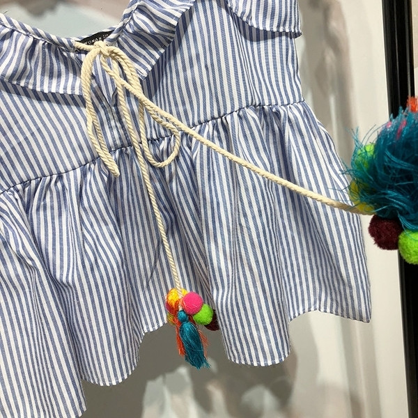 Maieu de damă în dungi cu cravate într-un model larg