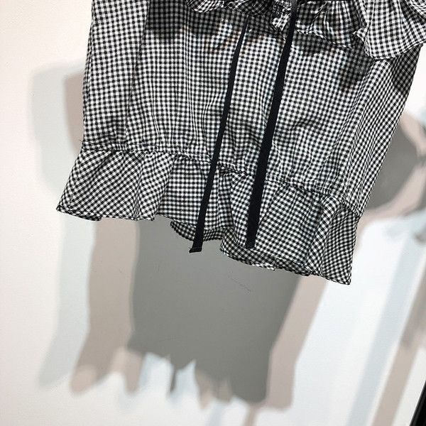 Tricou casual de dama in model scurt in carouri