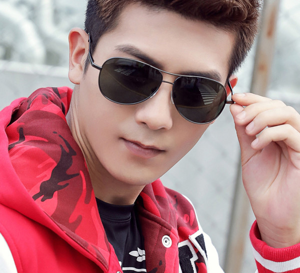 Ochelari pentru bărbați cu lentile rotunjite și o ramă subțire