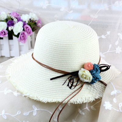 Γυναικείο καλοκαιρινό καπέλο με φυτικά μοτίβα σε τρία χρώματα