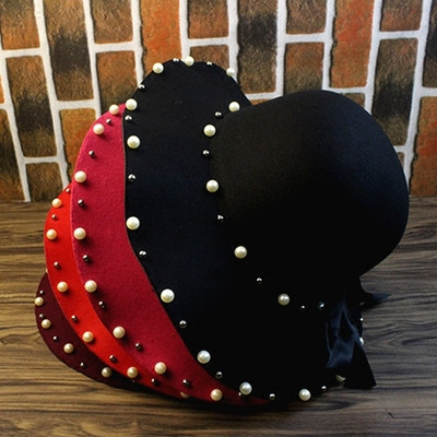 Дамска стилна шапка в няколко цвята с перли и панделка