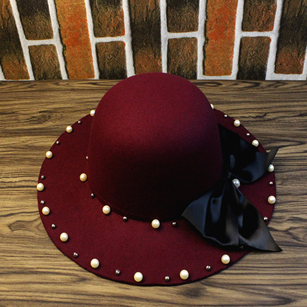 Stílusos női sapka több színben gyöngyökkel és szalaggal