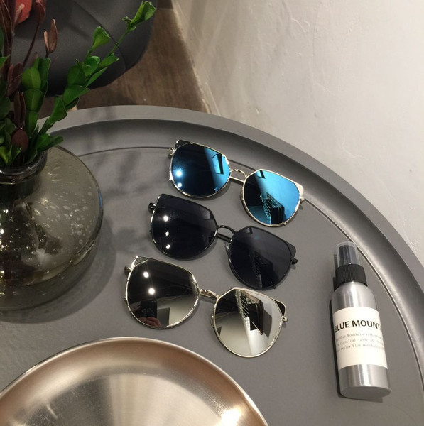 Γυναικεία γυαλιά ηλίου με στρογγυλό σχήμα σε διάφορα χρώματα