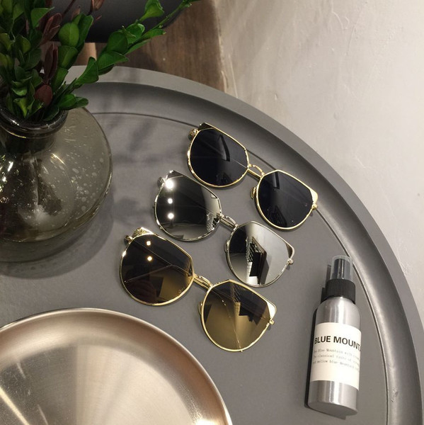 Γυναικεία γυαλιά ηλίου με στρογγυλό σχήμα σε διάφορα χρώματα