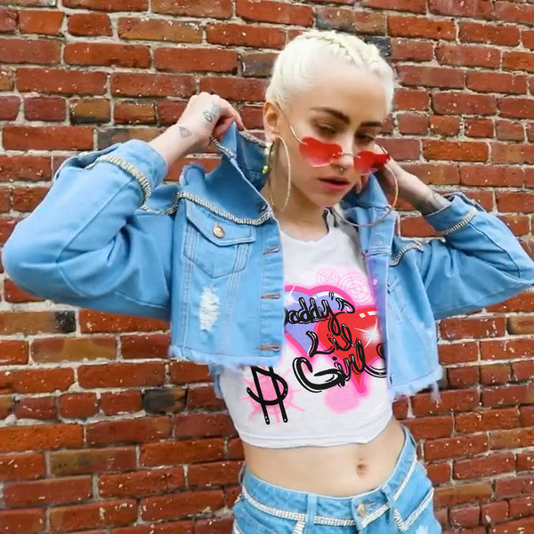 Tricou scurt casual de dama alb cu aplicatie