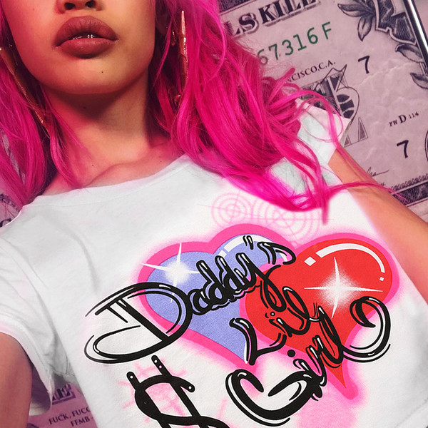 Tricou scurt casual de dama alb cu aplicatie