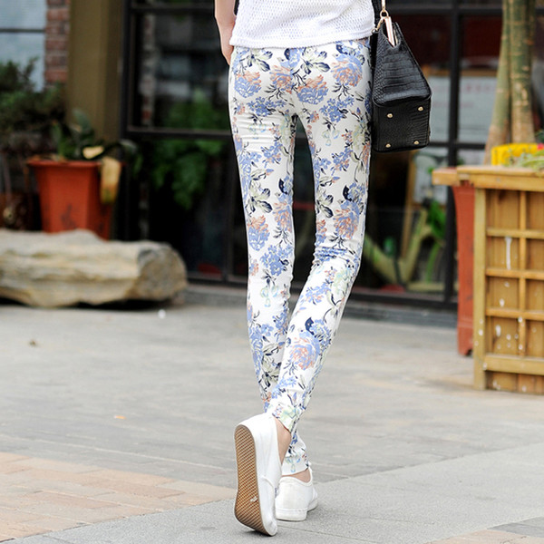 Női nadrág modell Slim különböző mintákkal