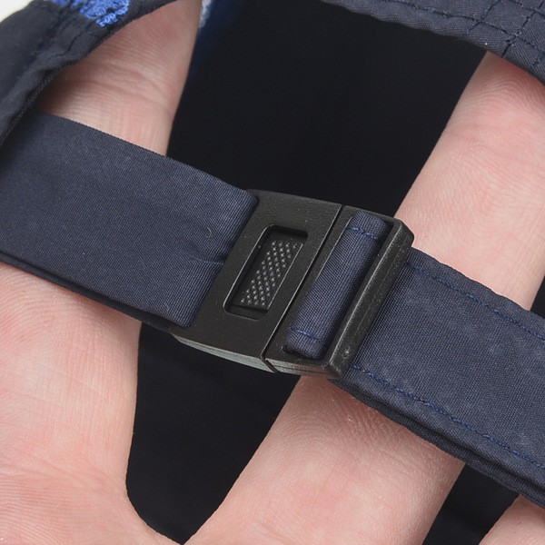 Ένα σπορ-casual καπέλο για άντρες και γυναίκες σε διάφορα χρώματα