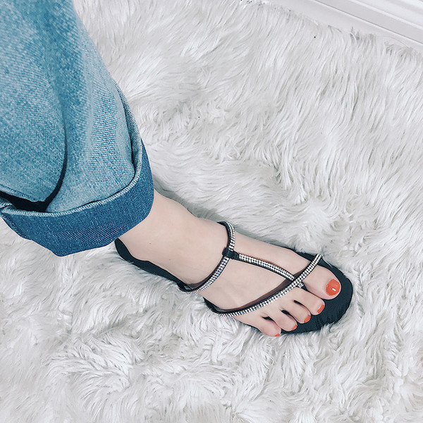 Papuci de dama delicati in doua culori cu pietre decorative