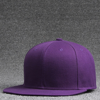 Шапка с козирка подходяща за мъже и жени