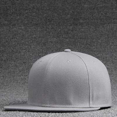 Шапка с козирка подходяща за мъже и жени