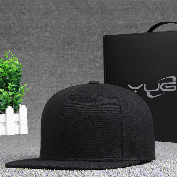 Шапка с козирка подходяща за мъже и жени 