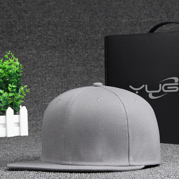 Шапка с козирка подходяща за мъже и жени 