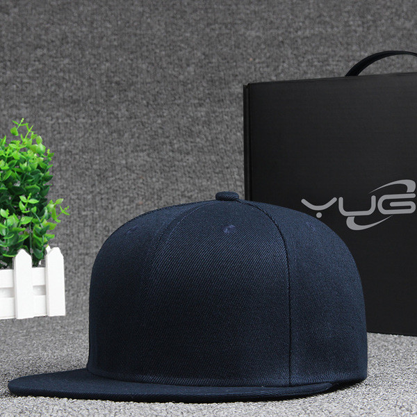 Шапка с козирка подходяща за мъже и жени 