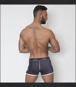 Boxeri bărbați în dungi cu imprimeu