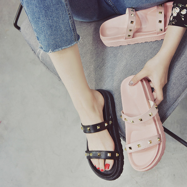 Papuci casual de dama in butoi roz si negru cu decor cu nituri