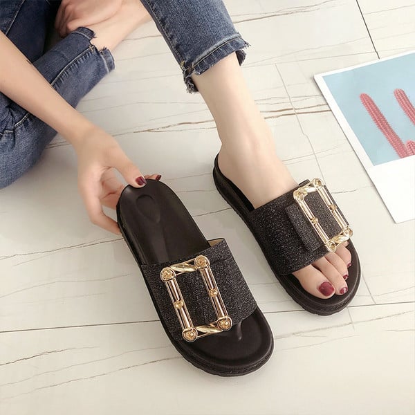 Papuci eleganti de dama, cu curea lucioasa si catarama cu talpa plata