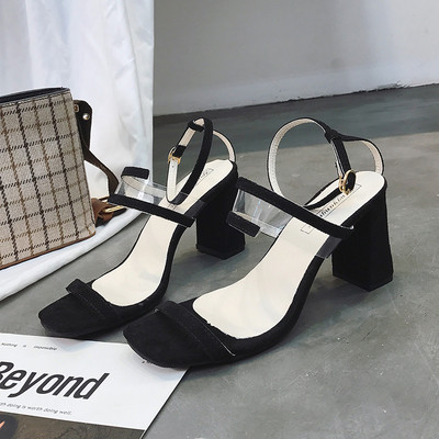 Sandale de damă elegante cu toc ușor, în negru și bej, cu bretele transparente și subțiri