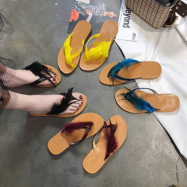 Papuci casual dama cu talpa plata si decor cu pene