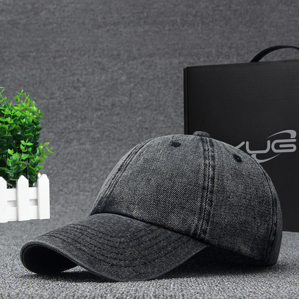 Pălărie bărbătească în două culori