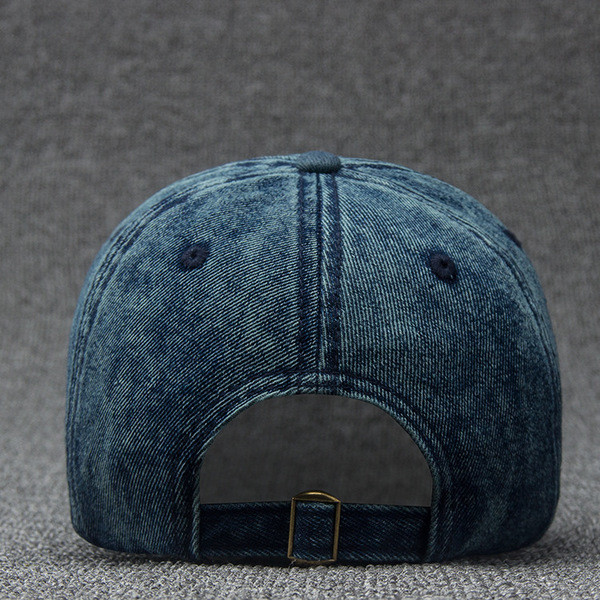 Pălărie bărbătească în două culori