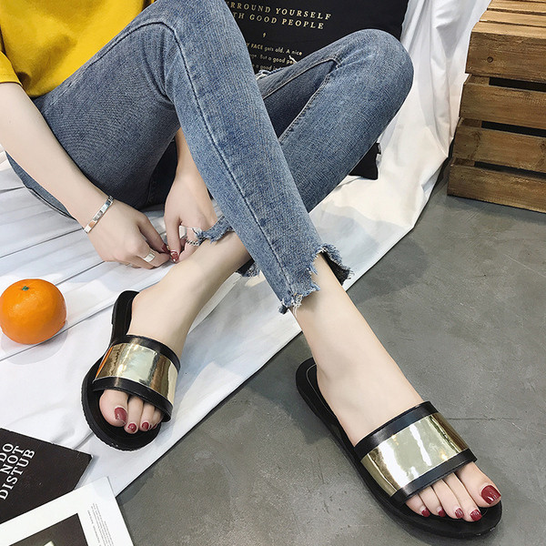 Papuci dama cu talpa plata si curea metalica