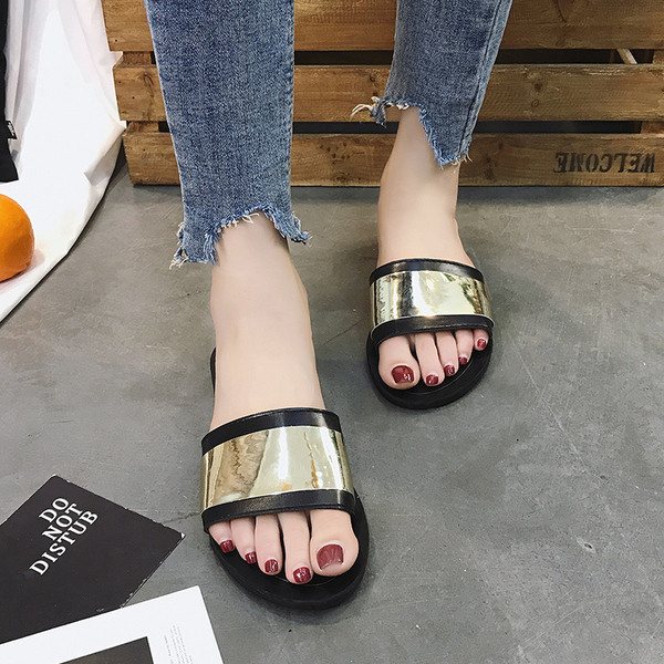 Papuci dama cu talpa plata si curea metalica