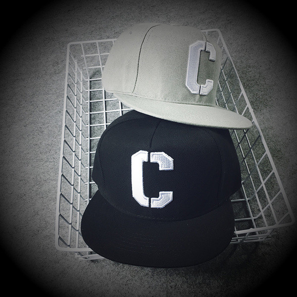 Pălărie pentru bărbați în gri și negru