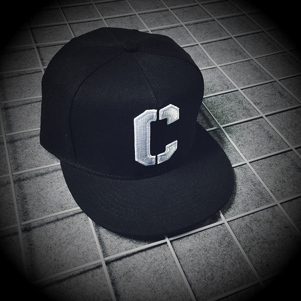 Pălărie pentru bărbați în gri și negru