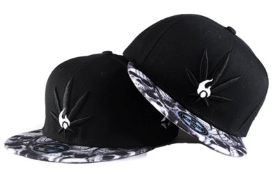 Мъжка шапка в хип хоп стил в черен цвят