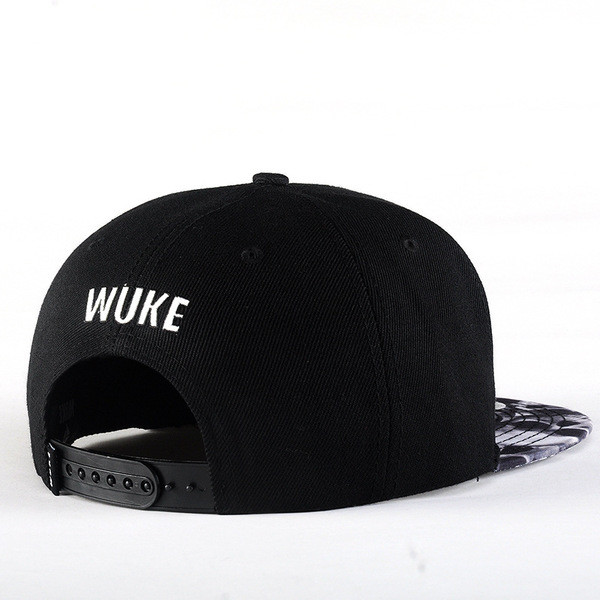 Pălărie bărbătească în stil hip hop în culoarea neagră