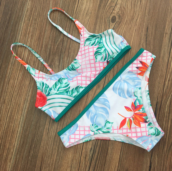 Costum de baie de dama de culoare deschisa cu imprimeu floral