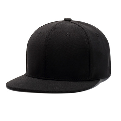 Мъжка шапка изчистен модел в черен цвят