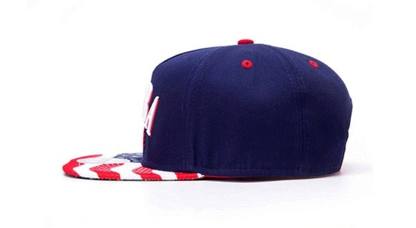 Ανδρικό καπέλο με επιγραφές hip-hop