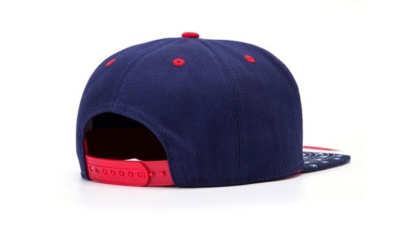 Ανδρικό καπέλο με επιγραφές hip-hop