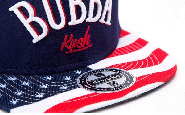 Ανδρικό καπέλο με επιγραφές hip-hop