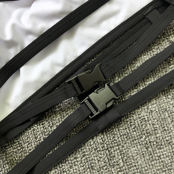 Costum de baie elegant din două piese alb cu curele