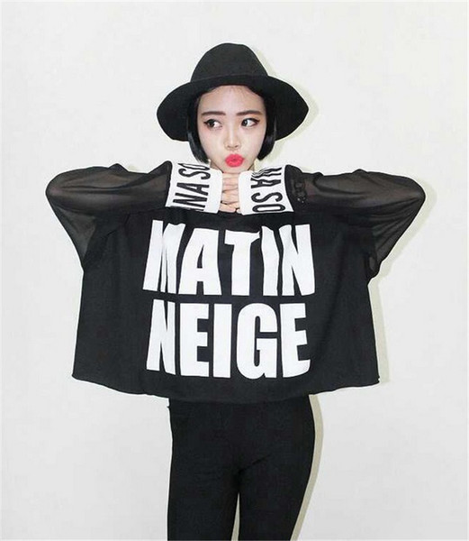 Γυναικείο φαρδύ μπλουζάκι σε δύο χρώματα με διαφανή μανίκια 