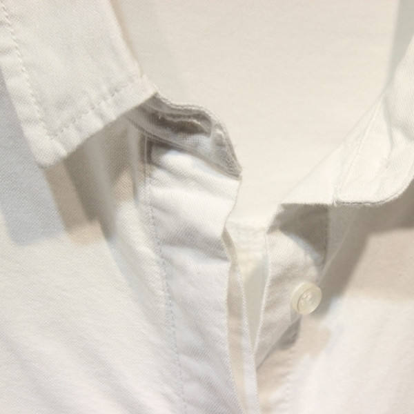 Cămașă lungă casual de damă, albă, cu buzunar decorativ