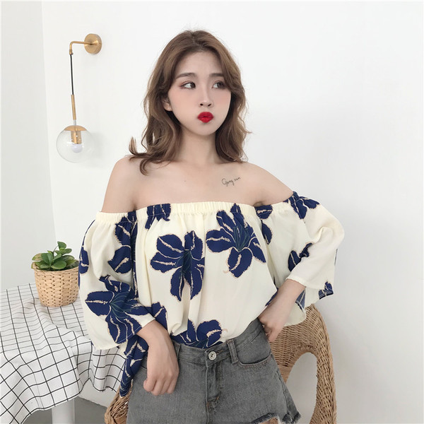 Γυναικείο καλοκαιρινό μπλουζάκι με ανοιχτούς ώμους σε δύο χρώματα με floral μοτίβα