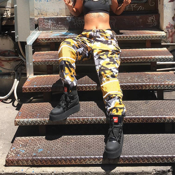 Γυναικεία casual φόρμα σε ανοιχτό καμουφλάζ  χρώμα